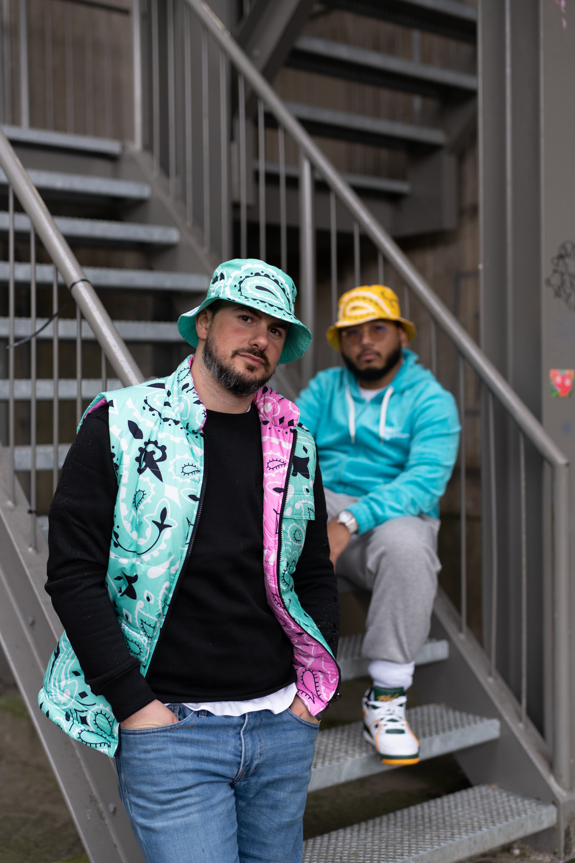 Sleeveless puffer jacket paisley groen